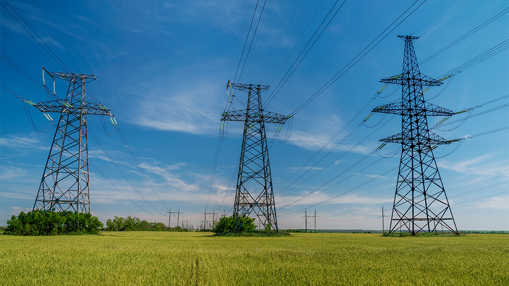 Hochspannungsleitungen in einem Feld - Energie